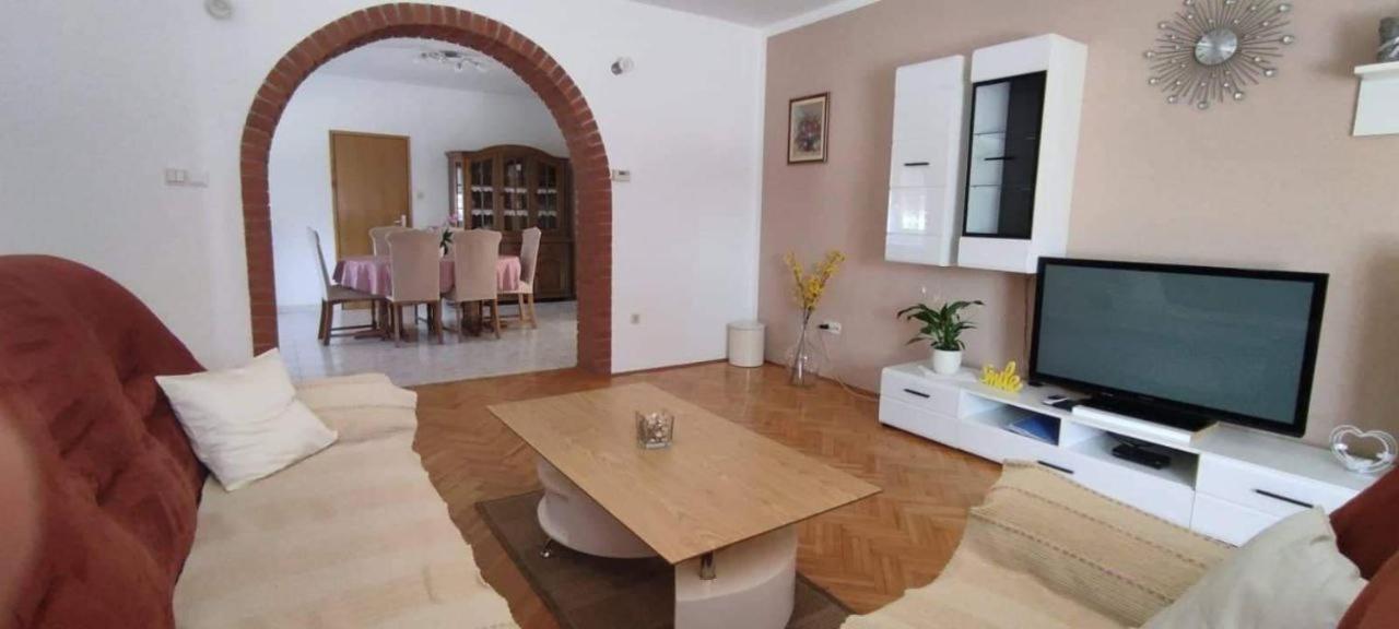 Apartment Eva Ровиньско село Экстерьер фото